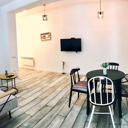 Style Apartments By Happy Place Tbilisi Exteriör bild