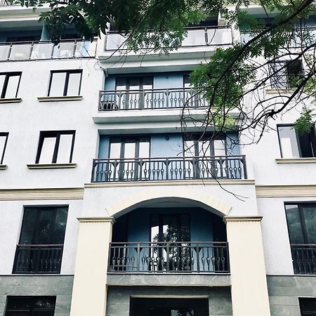 Style Apartments By Happy Place Tbilisi Exteriör bild